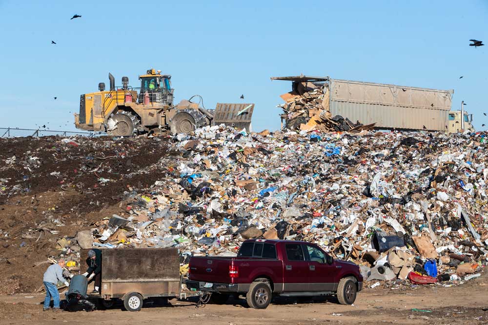 Deschutes County narrows landfill search to two sites | The
