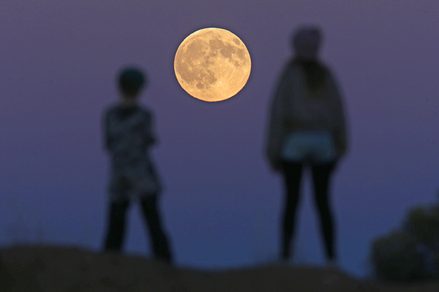 PHOTO: ‘Supermoon’ shines in Central Oregon