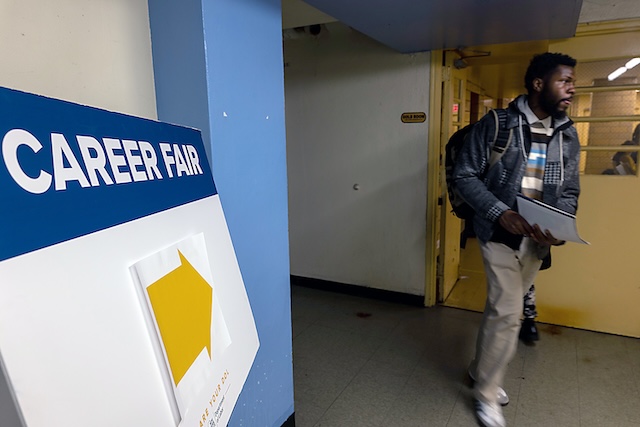 Commentary: America chugs along in a ‘K-shaped’ economy