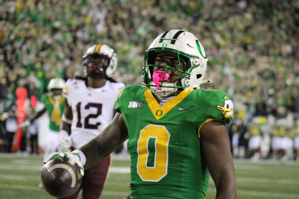 Oregon lists Davison, 11 others as “OUT” for Peach Bowl