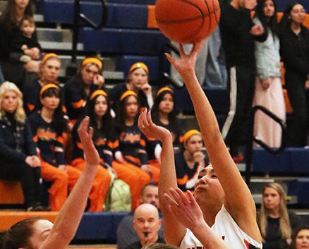 Two Central Oregon girls hoops players clear 1,000 career points