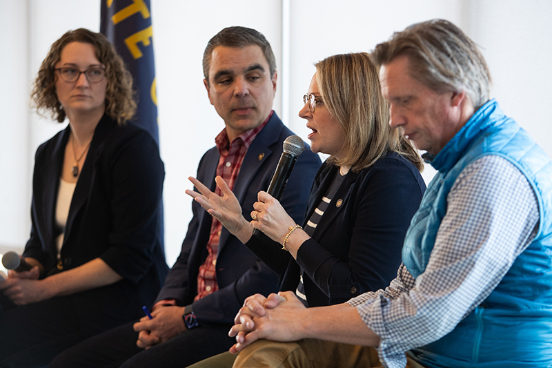 demstownhall_03.jpg?w=800