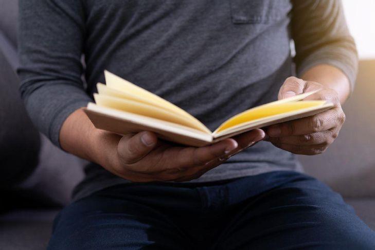 Bend columnist: Influencer Tate dead wrong about books