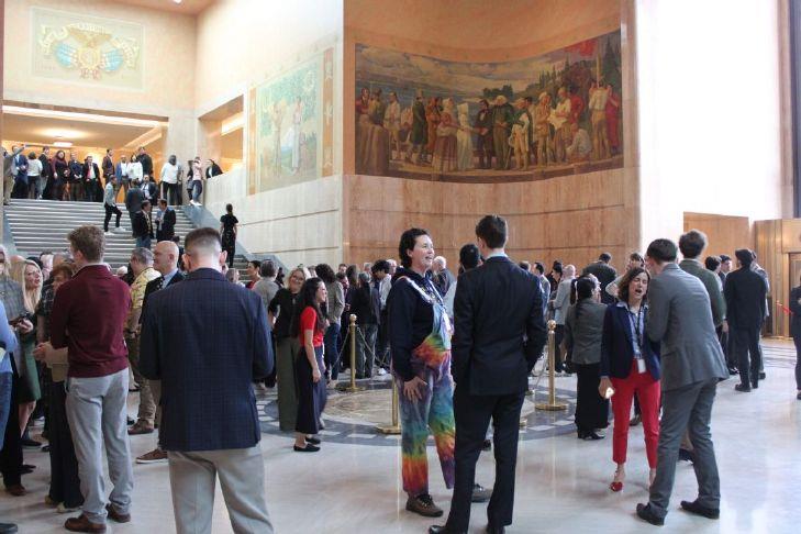 bendbulletin.com - none - Oregon lawmakers proposed hundreds of bills in the short session. Many failed to pass